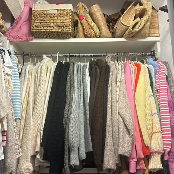 Mystery Clothing Bundle - Picture 2 of 3